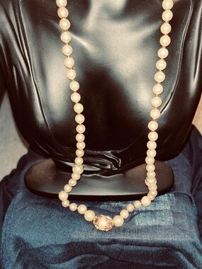Vintage Cream Pearl Necklace with Gold Accent Bead